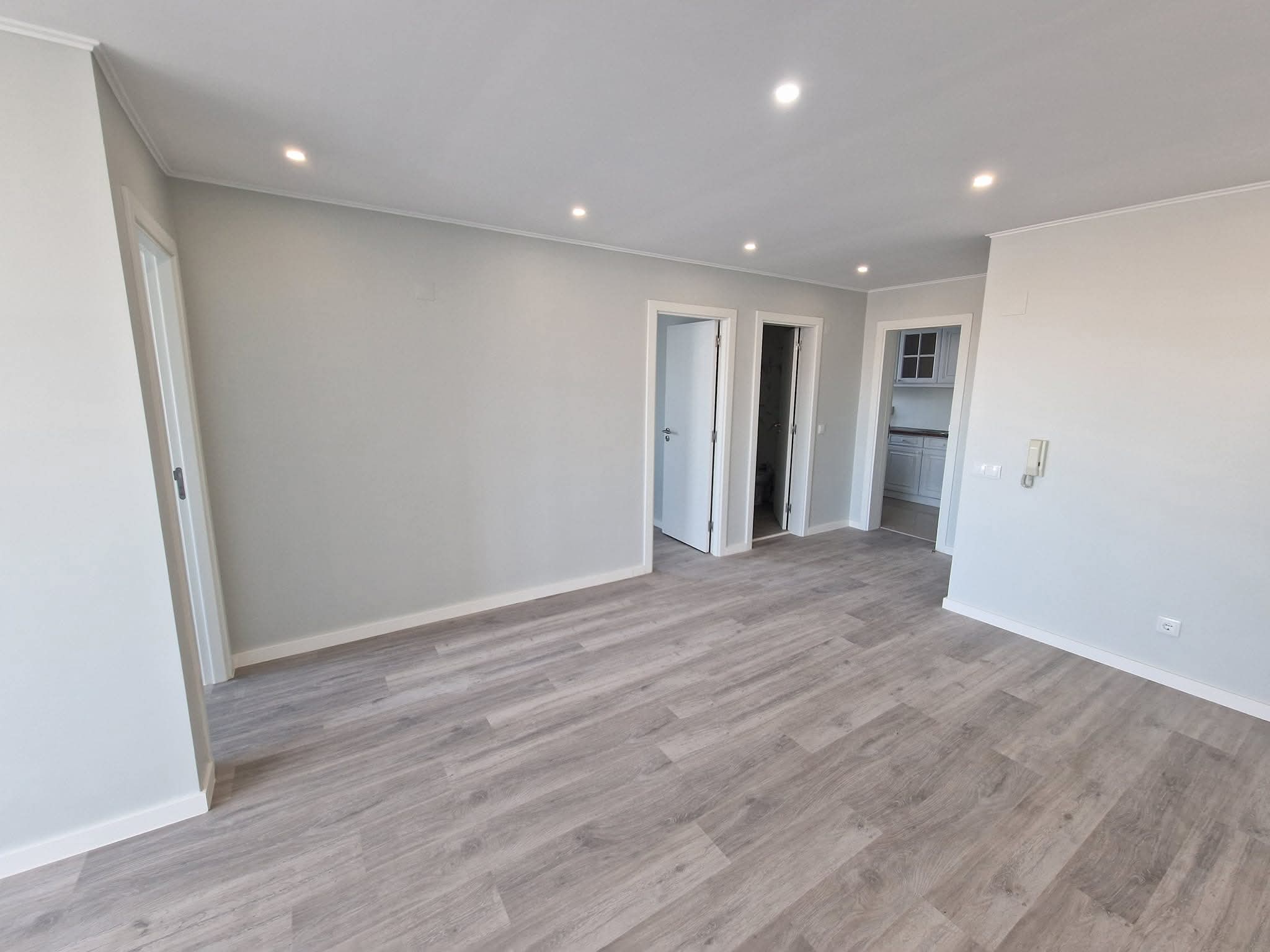 Apartamento remodelado com acabamento renovado